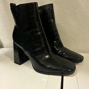 Circus by Sam Edelman gator print boots 7.5 never worn!